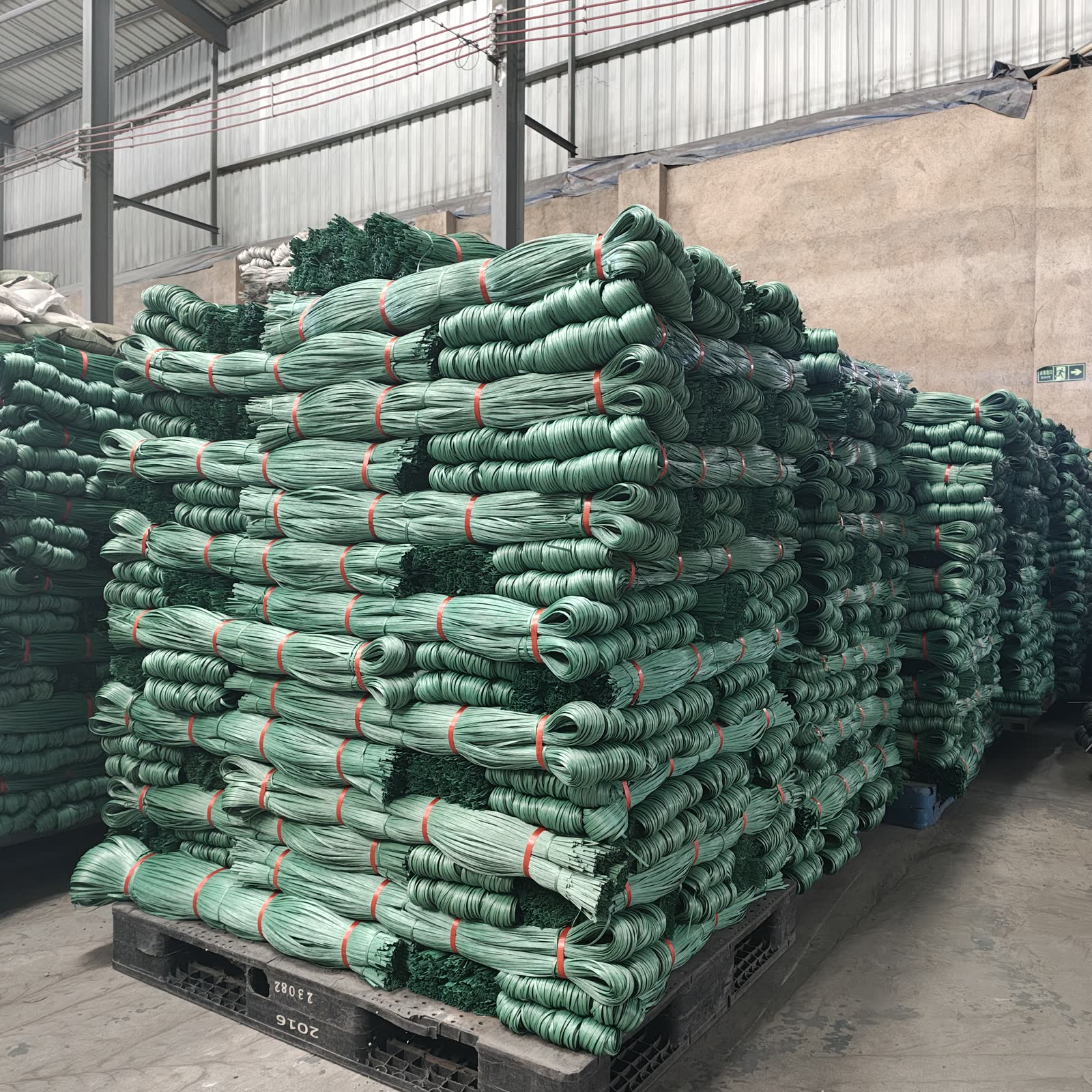 Plastic rope stock wall